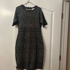 Sweater leopard Calvin Klein dress. Excellent condition.size M.